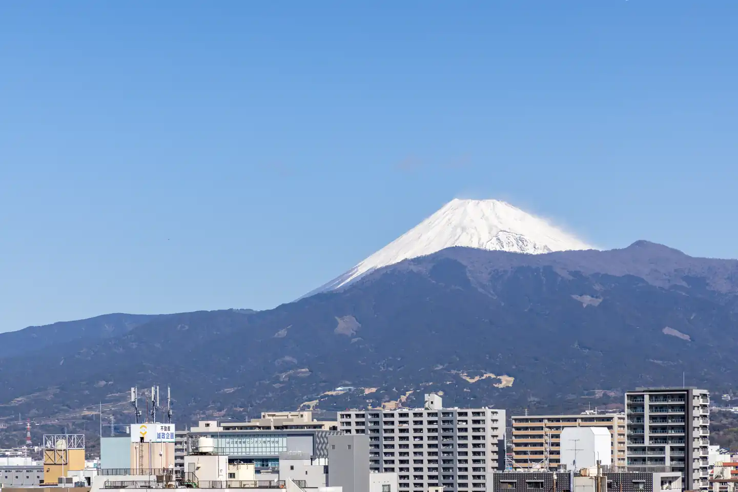 在酒店看富士山
