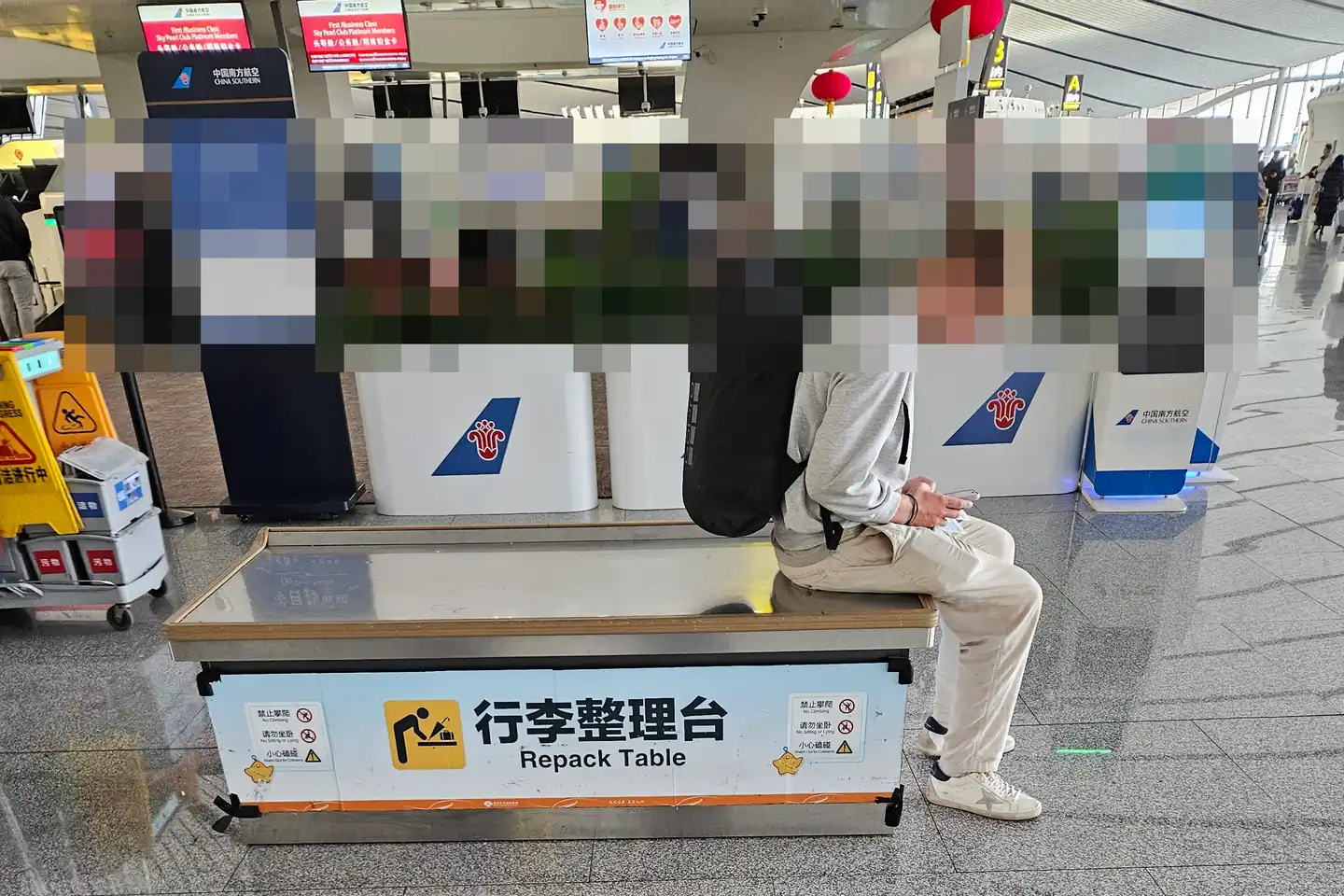 有个外国人以为这个台子是座椅